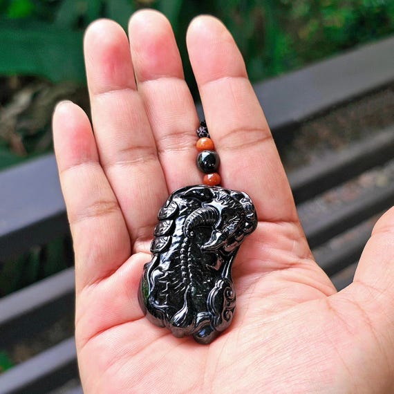 黒翡翠貔貅ペンダント、天然翡翠彫刻（3.46 cm） - Etsy 日本