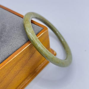 Burmesisk Jade Armband Naturlig Jadeit Grönt Armband Liten Stjälk Storlek 55,8 mm
