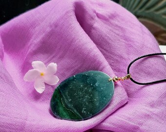 ガネーシャ翡翠ペンダント：オーシャンブルーの彫刻が施されたお守り