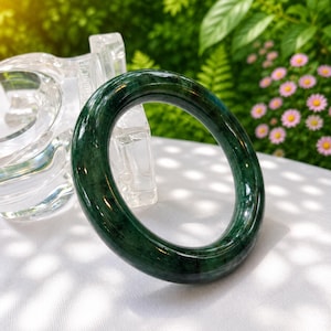 Burmesisk Jade Armring: Naturlig Munkform Grön Svart Innermått 54,7 mm