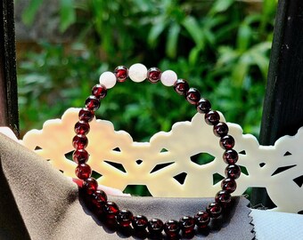 Bracelet grenat Texture de verre Jade blanc birman rouge foncé de qualité A Grenat taille 5,8-6 mm Jade blanc taille 6-7 mm
