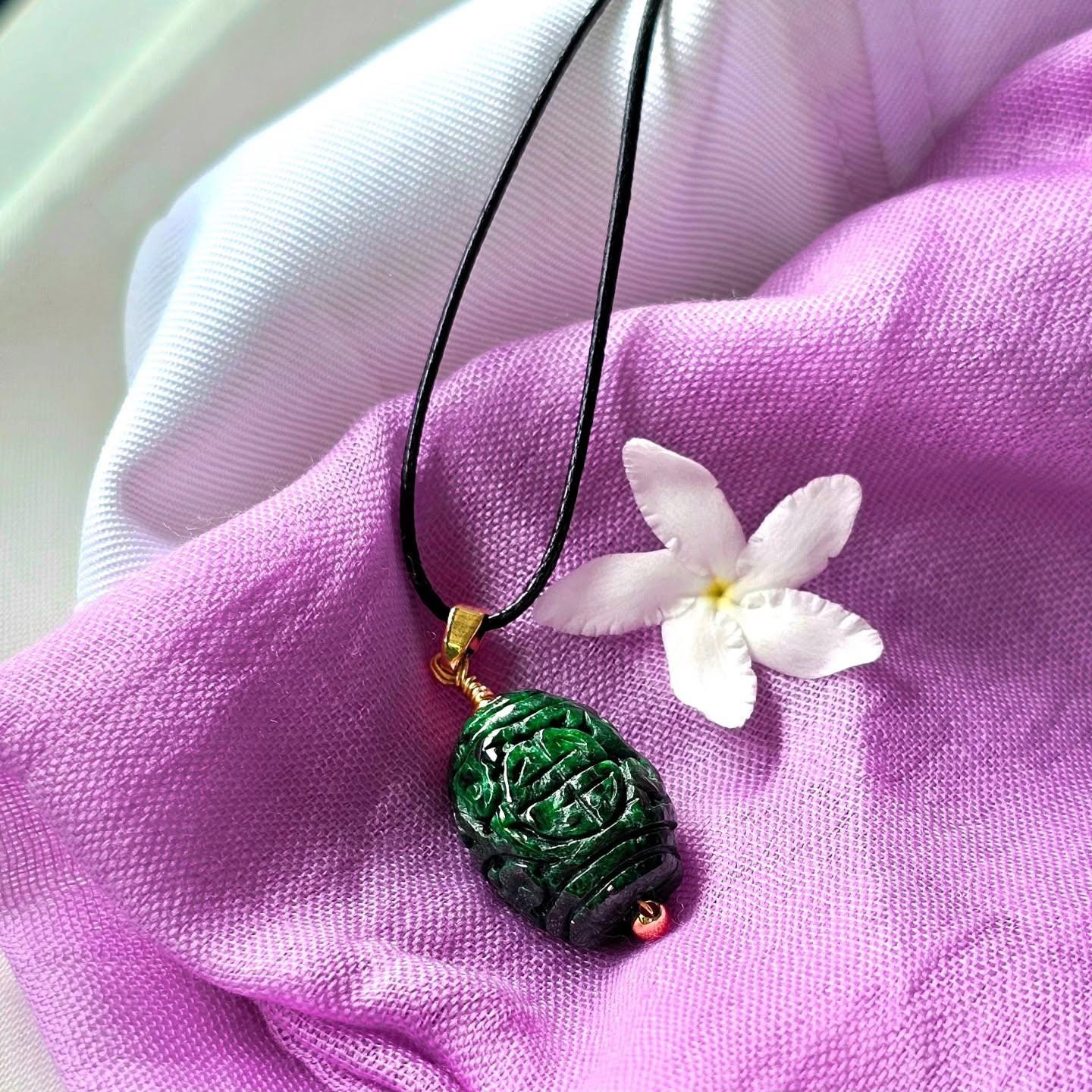 ビルマ産翡翠ペンダント：皇帝グリーン貔貅彫刻のお守り - Etsy 日本