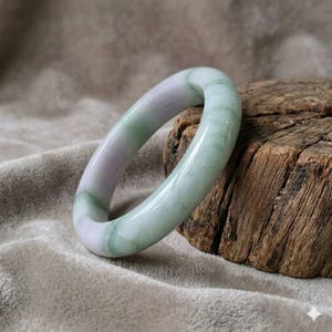Burmese Jade Bangle Natural Type A: Flat Belly Green Lavender Inner Diameter  61.5 mm