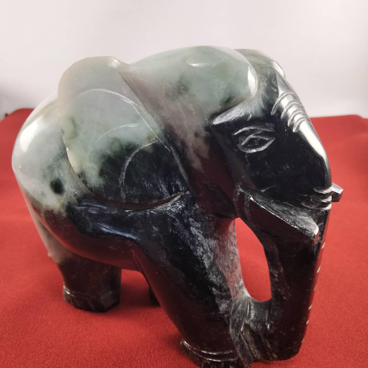 大きな彫刻が施された翡翠の象の像、ホームオフィスの装飾 - Etsy 日本