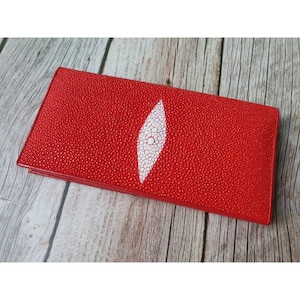 Stingray Leather Bi-fold Wallet: Elegant Women's Card Holder