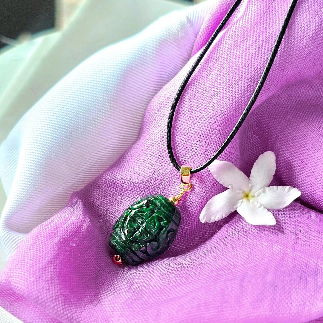 ビルマ産翡翠ペンダント：皇帝グリーン貔貅彫刻のお守り - Etsy 日本