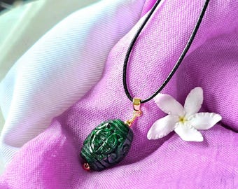 ビルマ　翡翠　ペンダント？　骨董 ビルマ翡翠ペンダント：彫刻された龍と白鳥、翡翠タイプA - Etsy 日本