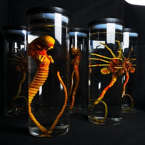 Alien Jar Xenomorph Specimen Facehugger Embryo Glass Jar Movie Prop Replica - Figures in Jar with LED!