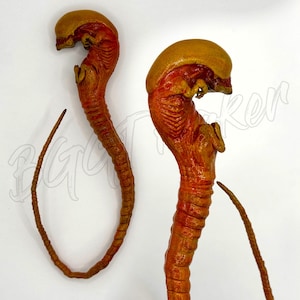 Alien Chestburster Embryo - Horror Sci-Fi Creepy Figure in Jar with LED - Inspired by &quot;Alien And Predator&quot; Fan Art from BGGT Maker