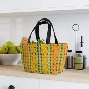 Hawaiian Floral Lunch Bag: Palaka Puakenikeni Print, Neoprene, Magnetic Closure