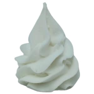 Könnte beinhalten: Ein weißer, geschlagener Frosting-Wirbel, der einem kleinen Berggipfel ähnelt, mit einer glatten, cremigen Textur.