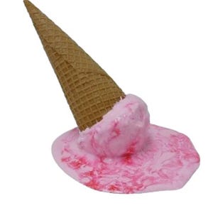 Schmelzende / ausgelaufene Erdbeer Eistüte Fake Food Replica