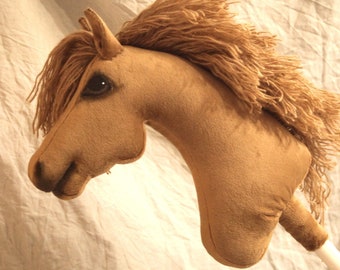 Hobby horse Valheen Vilpakka, artesan hobbyhorse, chestnut hobby horse, stick horse, cheap hobby horse, stick pony