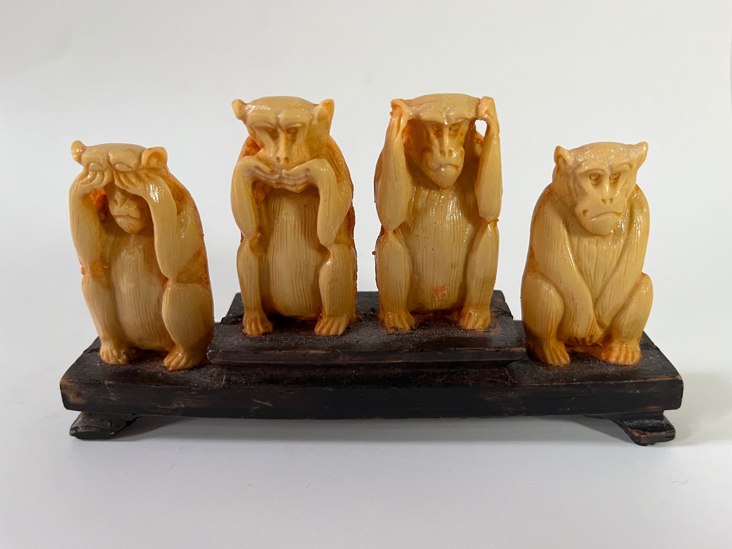 【未開封】「Wild Wise Apes」 Four Wise Monkeys Hand-carved Fish Bone Figures on Wood