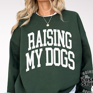 Raising My Dogs Svg Png, Pet Mom Svg, Dog Lover Svg, Dog Lover png, Fur Mama Svg, Cytaty psów sublimacja, Plik do cięcia, Projekty sublimacji