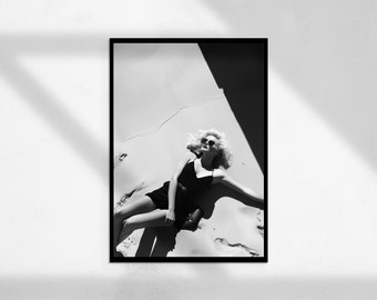 Sables apaisants (Noir et Blanc, photographie vintage, Affiche féministe, Art mural imprimable, Décor de plage, Décor de chambre Coquette)