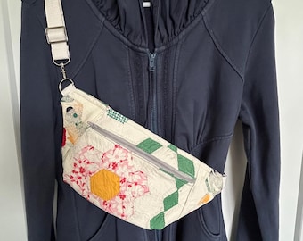 アップサイクルされたヴィンテージキルトのウエストポーチ：調節可能なストラップ付きの再利用ベルトバッグ