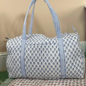 Duffle Weekender Tasche, Baumwolltasche, handgefertigte gesteppte Reisetasche, Schultertasche in Standardgröße mit Blockprint, Boho-Einkaufstasche für Frauen