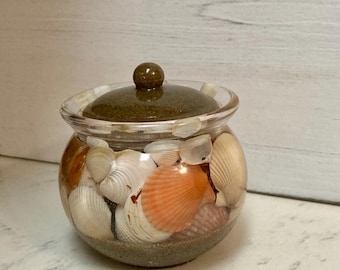 Vaso in resina a forma di conchiglia