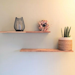 Custom-made floating oak wall shelf | 25-115 cm x 20 cm x 1.8 cm (LxWxH) | minimalist & elegant