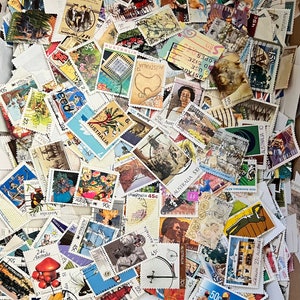 Grab Bag 100+ pieces Australian Decimal Stamps Used Wide variety of years. Perfect for collecting/scrapbooking