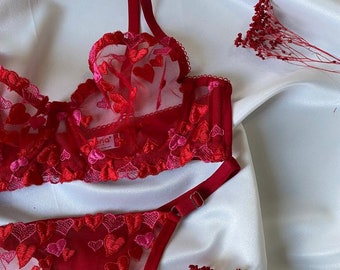 Ensemble soutien-gorge rouge, ensemble lingerie brodée, ensemble soutien-gorge et culotte, ensemble soutien-gorge transparent, soutien-gorge à motifs coeurs, lingerie élégante, cadeau Saint-Valentin