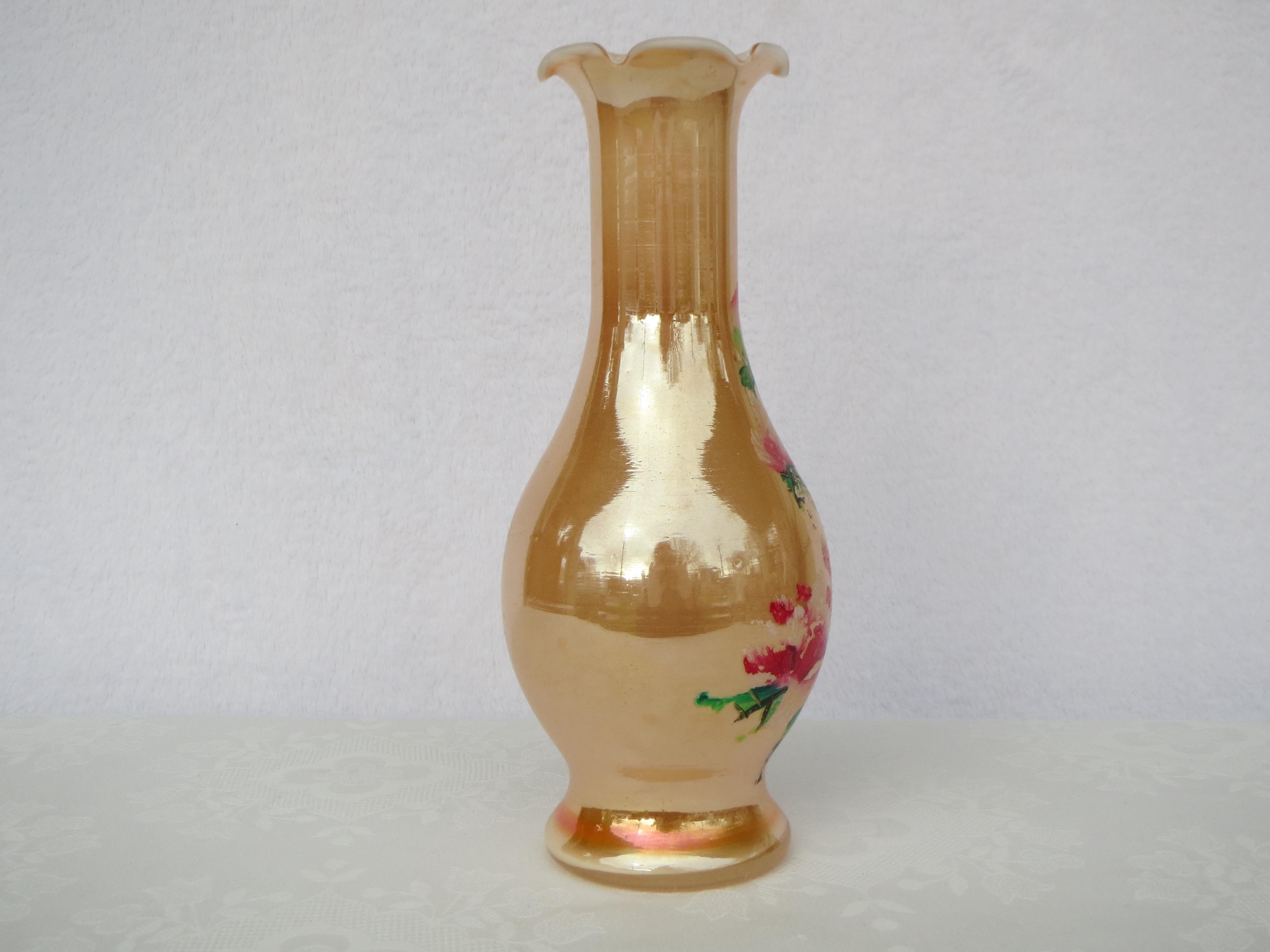 手描きの花柄とフリルの縁が特徴のピーチ色の光沢ガラス花瓶 - Etsy 日本