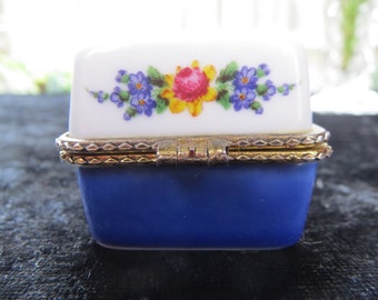 Delprado Porcelain Hinged Trinket Box EP08 Issue 8 of 60 - Classic Vincennes Louise Style XV 18th Century