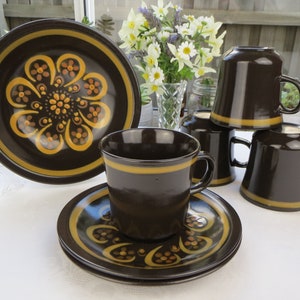 Selectie Mikasa-keramiek uit de Mallorca-collectie met &#39;Lodi&#39;-patroon E2854