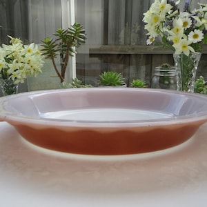 Large 11&quot; Brown Pyrex Crown Pie Flan Dish with Scalloped Edges