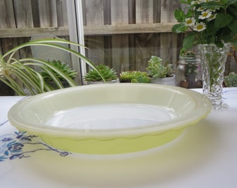 10" Limchello Lime Green Agee Pyrex Pie Flan Dish with Scalloped Edges