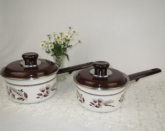 Enamel stacking saucepan pot set 1.5L & 1L beige and brown  wheat pattern