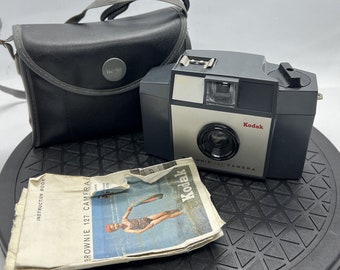 Vintage Kodak Brownie 127 Kamera mit Tasche + Trageriemen - guter Zustand #506