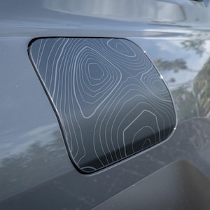 Toyota 4Runner topografische sticker over brandstofklep uit 2025 voor 6e generatie 4Runner