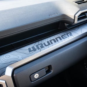 Superpositions du tableau de bord des cartes topographiques Toyota 4Runner 6e génération 2025