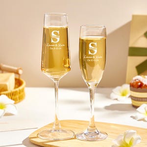 Personalized Bride and Groom Wedding Champagne Flutes – Custom Gift for Newlyweds, Engraved Toasting Glasses