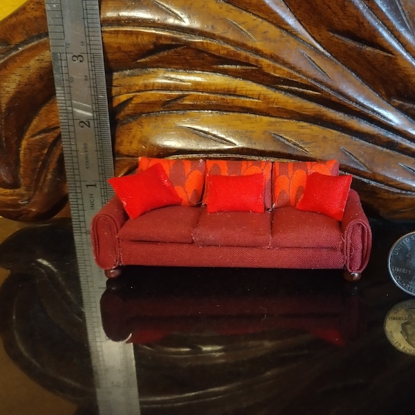 1/24 scale miniature sofa couch with extra pillows