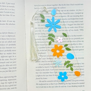 Marcador de página floral em acrílico com borla: presente para amantes de livros
