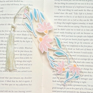 Daisy Acrylic Bookmark with Tassel: Book Lover Gift
