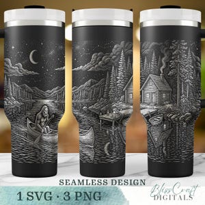 Könnte beinhalten: Schwarzer Reisebecher mit weißem Deckel und Griff, mit einer detaillierten Schwarz-Weiß-Illustration einer Seeszene mit einer Hütte, Bäumen und einem Sasquatch in einem Kanu. Das Design umfasst einen Nachthimmel mit Sternen und einem Halbmond.