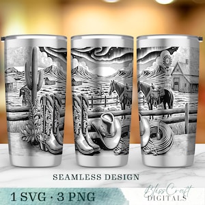 Op de afbeelding: Drie roestvrijstalen bekers met een zwart-wit Western-thema ontwerp. Het ontwerp omvat cowboylaarzen, een cowboyhoed, paarden, een windmolen en een woestijnlandschap. De tekst "SEAMLESS DESIGN" en "1 SVG • 3 PNG" is ook zichtbaar.