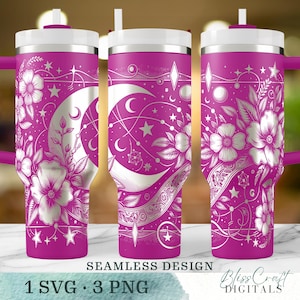 Può includere: Un bicchiere in acciaio inossidabile rosa con un coperchio bianco e una cannuccia. Il bicchiere presenta un design argentato di una luna crescente, stelle e fiori. Il design è senza cuciture e avvolge l'intero bicchiere.