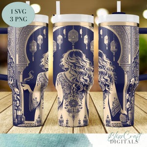 Puede incluir: Un diseño de sublimación para un vaso con una mujer de pelo largo con un vestido estampado, de pie frente a un fondo estampado azul y dorado con linternas. El diseño incluye el texto "Bliss Craft Digitals".