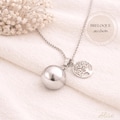 Bola de grossesse SÉLÈNE couleur argent – Bijou prénatal avec breloque au choix – Cadeau future maman – Collier grossesse argent product logo