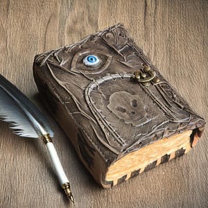 Gothic Spellbook Journal, handgemachtes dunkles Magie Notizbuch mit Skull Eye Design, Hexerei Tagebuch, mystisches Art Journal Witchy Book Of Shadows