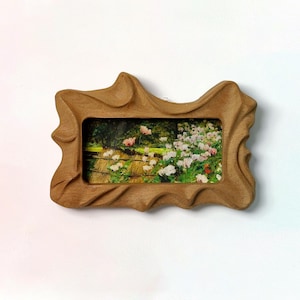 Moldura artesanal esculpida em madeira maciça ondulada, decoração boho rústica exclusiva para arte de parede vintage, fotos e expositores retrô.