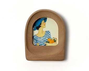 Marco de fotos de arco de madera maciza hecho a mano, mini arte de pared, impresión vintage de retrato de doncella francesa, decoración de pared minimalista escandinava