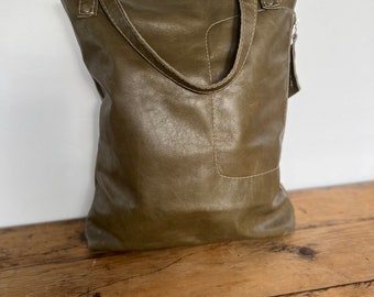 Leather tote bag in olive green