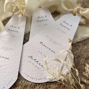 Placas elegantes para assentos reservados para casamento – fita de seda marfim, personalizadas, decoração clássica para assentos