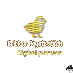 Peut inclure: Un motif numérique pour le point de brique ou de peyote représentant un poussin jaune. Le texte "Brick or Peyote stitch Digital pattern" est affiché en marron et jaune. Un logo de champignon est dans le coin inférieur droit.